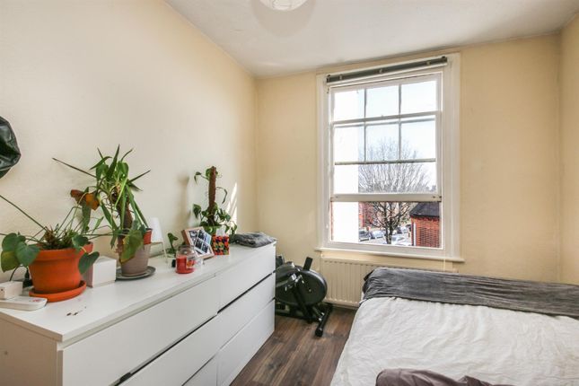 Flat 2, 160, High Road, London photo 5