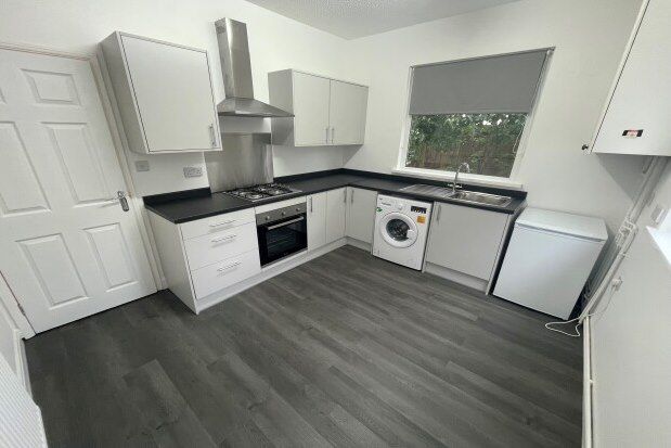 Thumbnail Flat to rent in Connaught Road, Cardiff