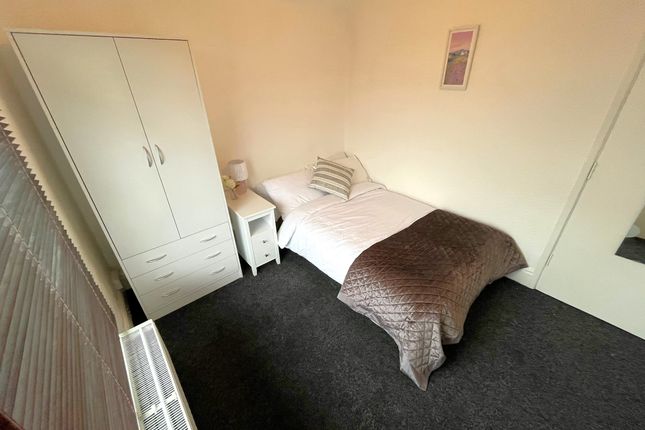 Room 5, 37, Layton Avenue, Mansfield photo 4