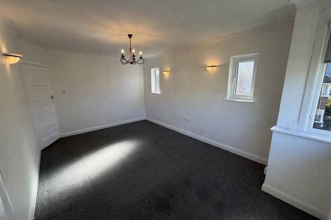 Palmers Court, New Southgate photo 3