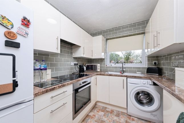 43, Ruskin Court, Newport Pagnell photo 3