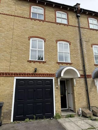 67, Chamberlayne Avenue, Greater London photo 5