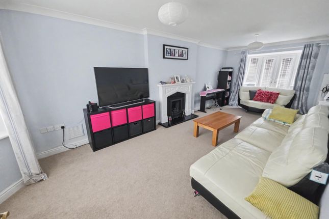 10, Cave Close, Rugby photo 2