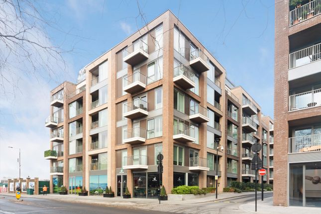 Flat to rent in Lockside House, Thurstan Street, Chelsea Creek, Fulham, London