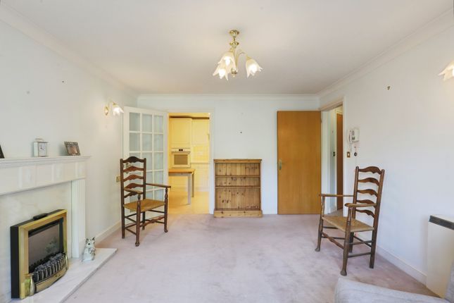 11, Pegasus Court, Broadway photo 3