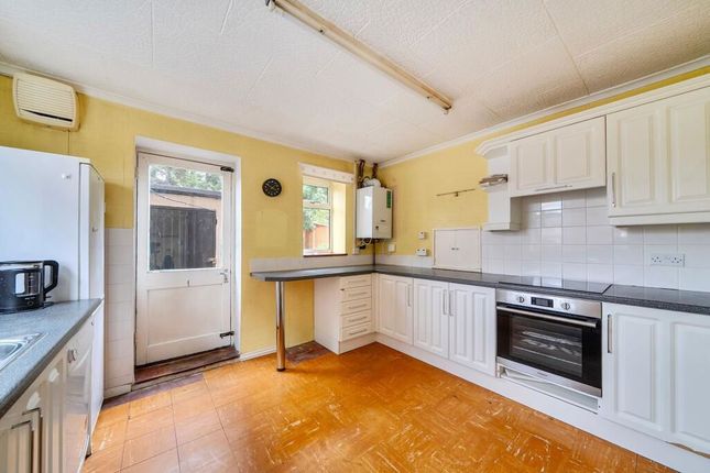 3, Downlands Close, Coulsdon photo 2