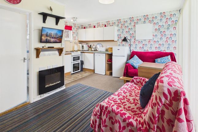 27 Kings Chalet Park Overstrand Road, Cromer photo 2