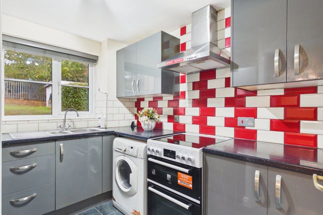 49, Lovegrove Drive, Berkshire photo 4