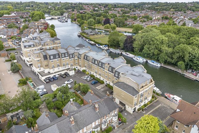 2-bed flat on Flat 71, Regents Riverside, Brigham Road, Reading, £270,000