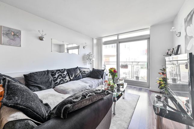 Flat for sale in Newton Lodge, Greenwich, London