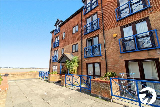 Studio flat on West Street, Kent, £900/mo