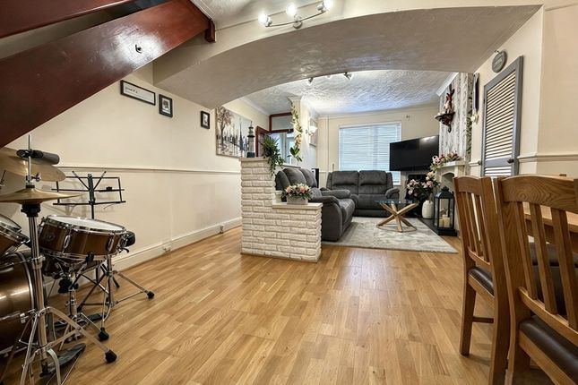 85 Edinburgh Street, Swindon photo 2