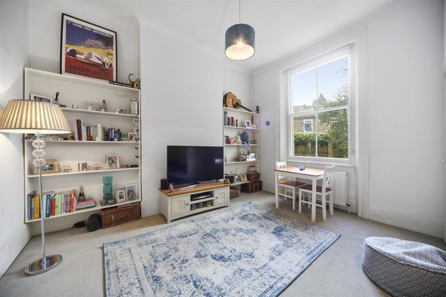 Flat to rent in Kempsford Gardens, Earls Court, London