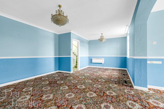 7, Bancroft Avenue, Buckhurst Hill photo 4