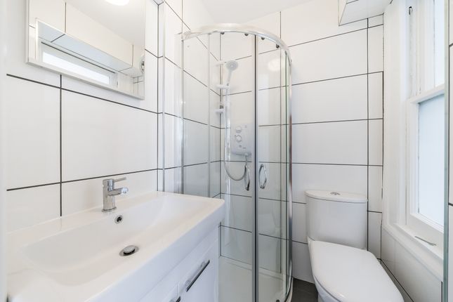 Flat 3, 8, Airlie Gardens, London photo 4