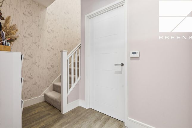 32, Jacks Farm Way, London photo 3