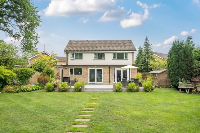 9, Gorselands Close, West Byfleet photo 2