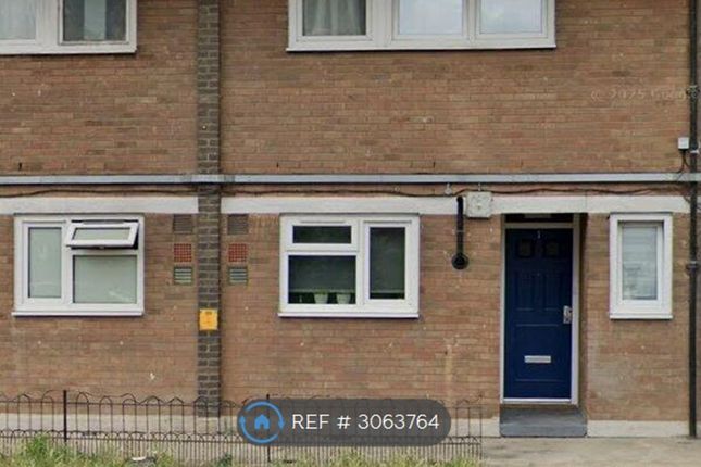 Flat, Tomson House St Saviours Estate, London photo 2