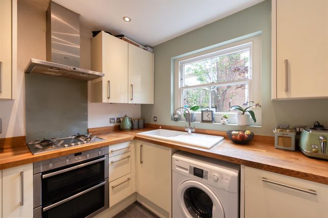 1, Gloucester Terrace, Crown Lane, London photo 4
