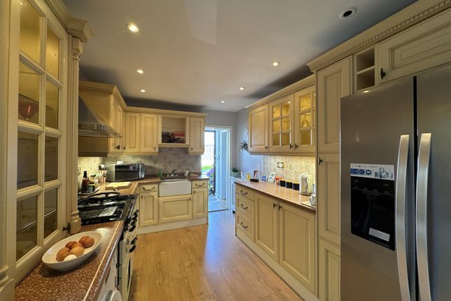 35, Arundel Close, Stalybridge photo 4