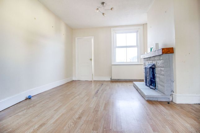 153 Cricklade Road, Swindon photo 4