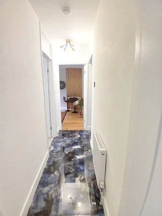 Flat 14, Moira House,, Gosling Way, London photo 5
