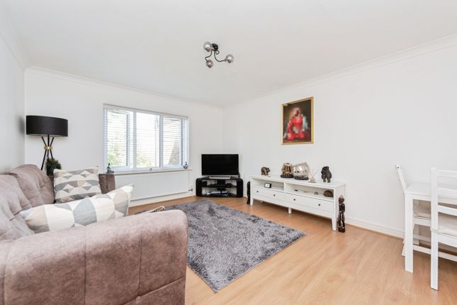 Flat 8 St. Philips Gate, 210, Cheam Common Road, Surrey photo 2