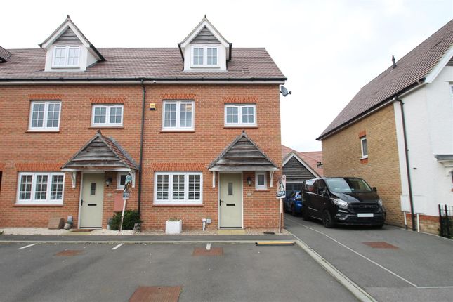 Thumbnail Town house for sale in Germander Avenue, Halling, Rochester