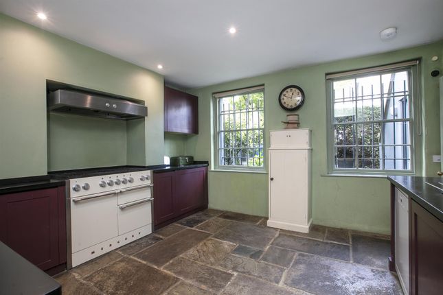 Terraced house for sale in Lyndhurst Way, Peckham