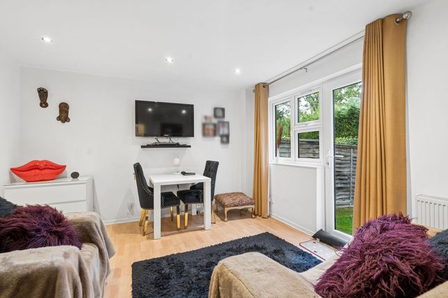 13 Greensward, Bushey photo 3