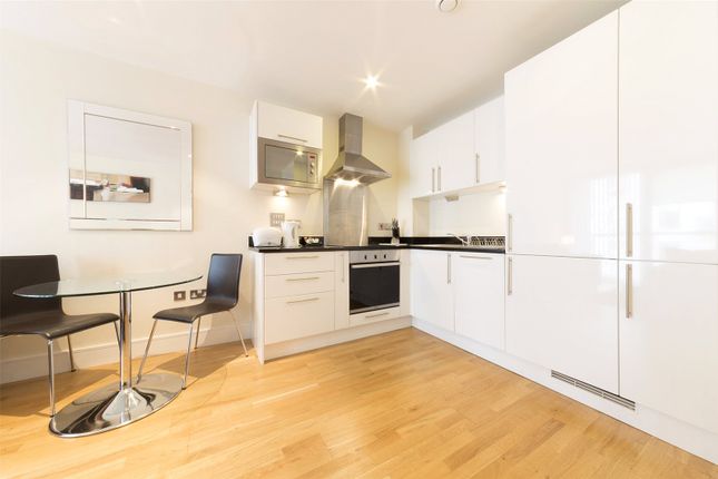 Flat for sale in Cobalt Point, 38 Millharbour, Canary Wharf, London