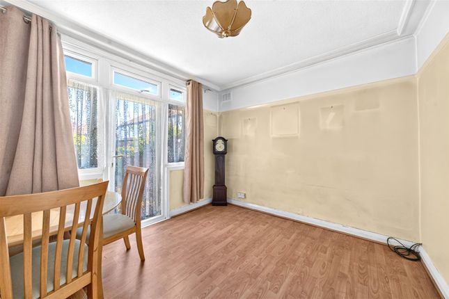 32, Seddon Road, Morden photo 4