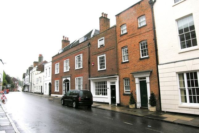 Office to let in St Edmunds House, 13 Quarry Street, Guildford Surrey