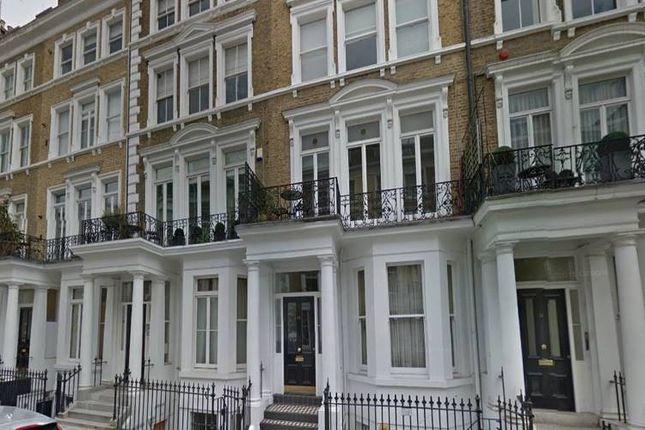 2 bed flat to rent in Collingham Place, London