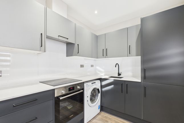 Cam02841G0-Pr0044-Still002