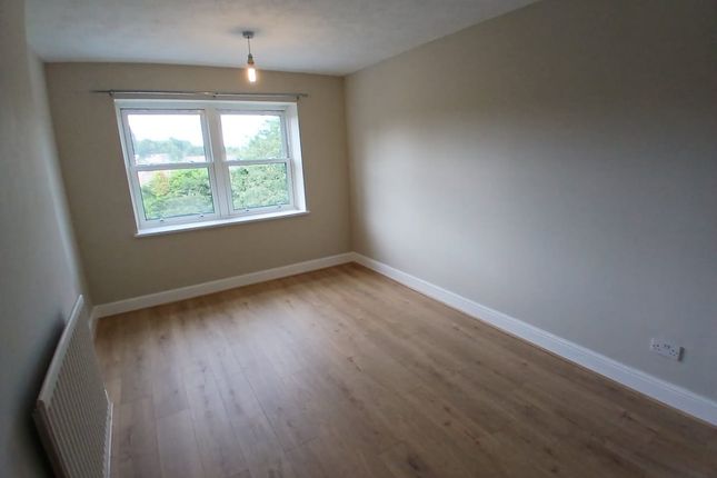 Elm Road, Redhill photo 3