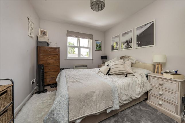 33, Rosebank Close, Teddington photo 4