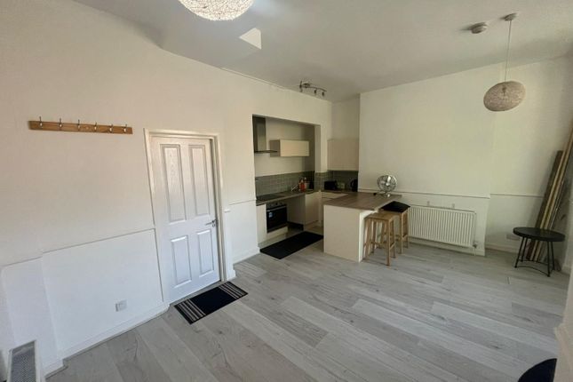 Flat to rent in Hathersage Road, Manchester