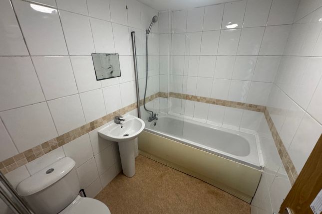 Flat 11, St Albans House - Harehills Lane, Leeds photo 5