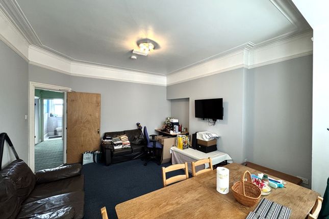 2b 174, Stow Hill, Newport photo 5