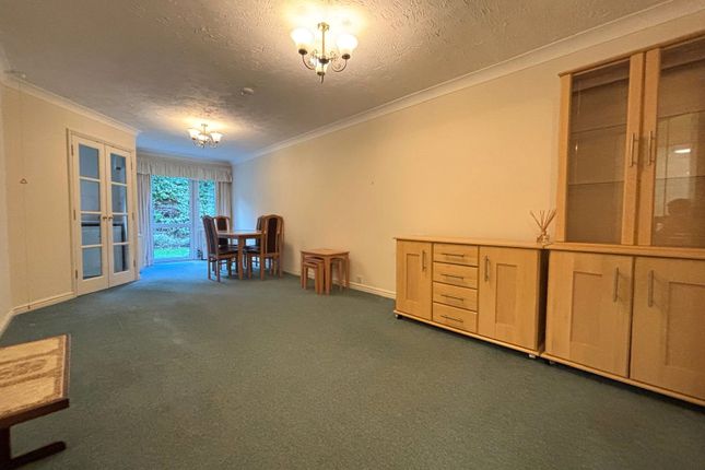 Flat 18,, Woodlands Court, Chatham photo 2