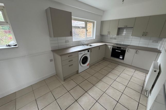 1, Bedwell Crescent, Stevenage photo 2