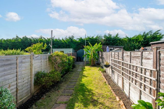 21 Moyes Road, Lowestoft photo 2