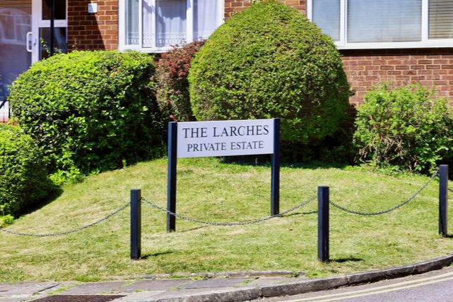 Flat for sale in The Larches, Luton, Bedfordshire