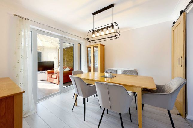 5, Dell Lees, Beaconsfield photo 4