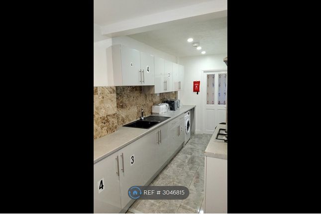 Willow Way, Luton. Bedfordshire photo 3