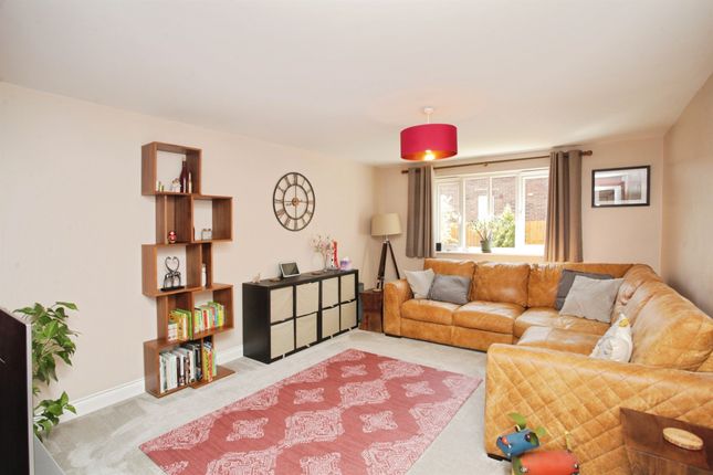 23, Cowley Meadow Way, Northampton photo 2