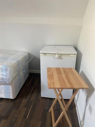 Thumbnail Room to rent in Great North Way, London