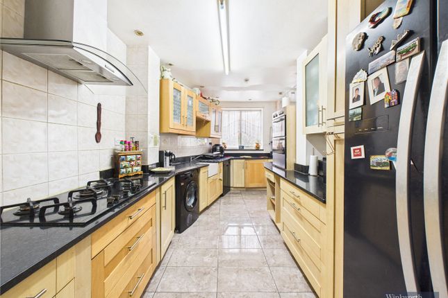 28, Harley Crescent, Middx photo 4