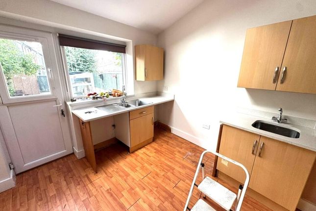 48, Drury Road, Greater London photo 2
